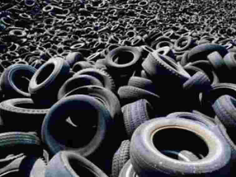 Кабмін зобов’язав виробників та імпортерів утилізувати старі шини