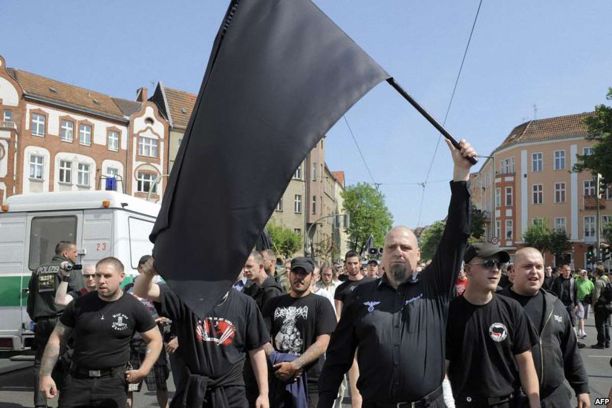 Німецька влада створює базу даних неонацистів    