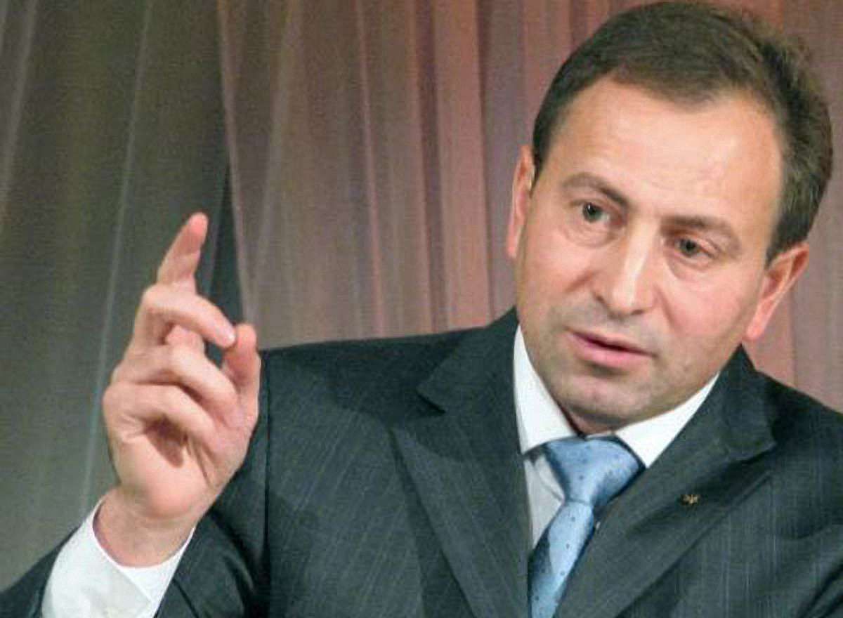 Томенко просить Попова демонтувати паркан під Радою