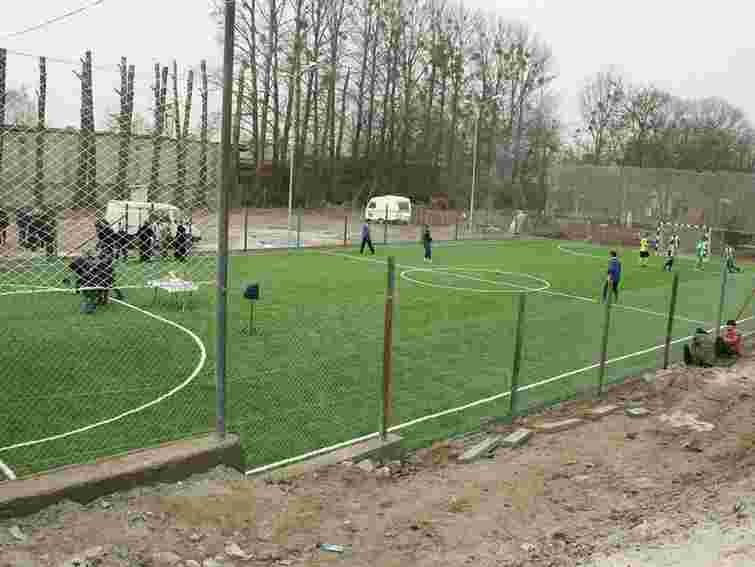 Влада і громада у Львові збудували міні-футбольний стадіон