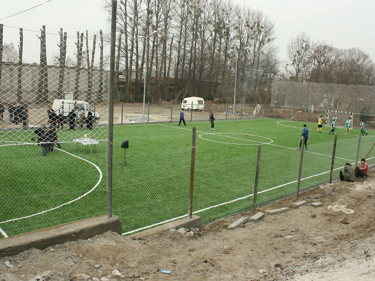 Влада і громада у Львові збудували міні-футбольний стадіон