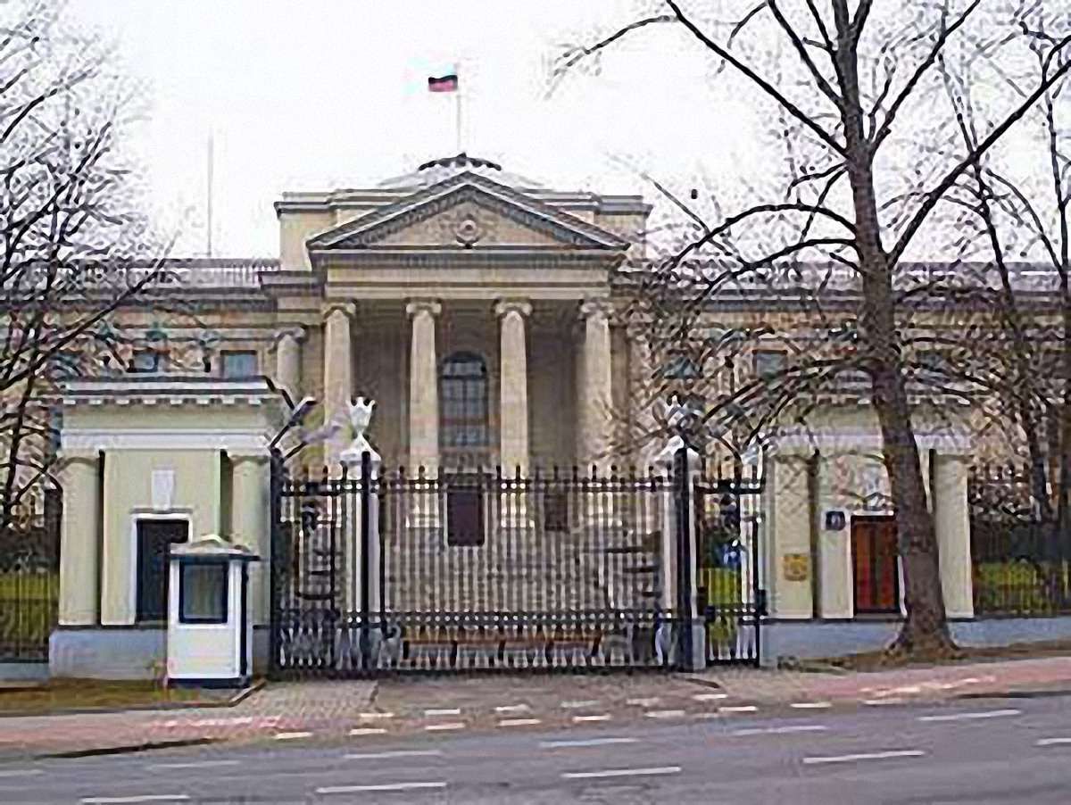 Посольство Росії розслідує інцидент з п’яним дипломатом в Польщі