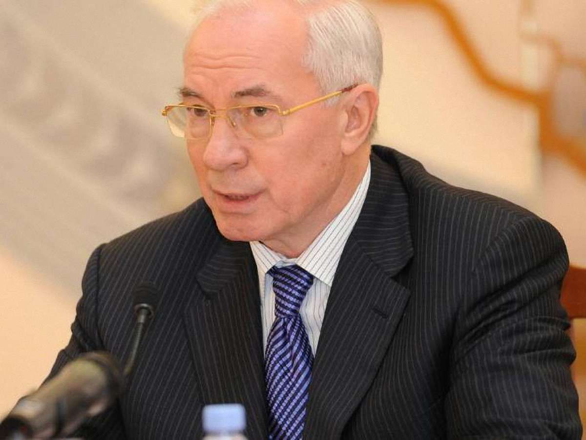 Азаров хоче переглянути норму про перевірки виробників