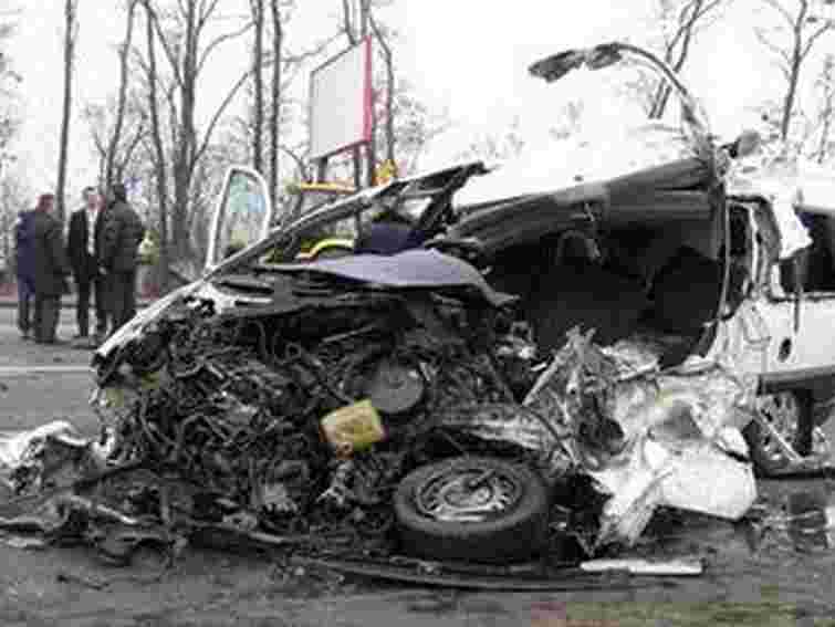 Біля Києва мешканець Львівщини врізався у вантажівку: троє загиблих