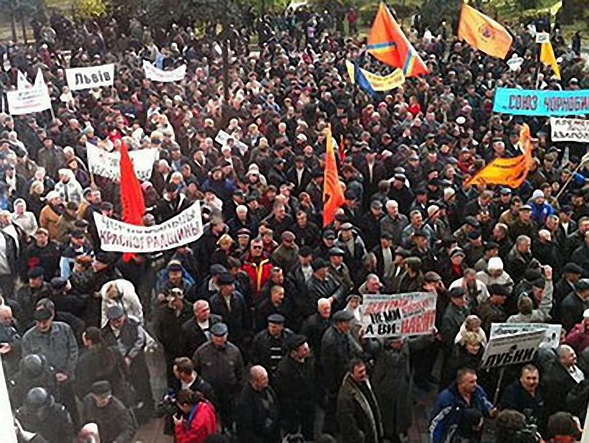 У Донецьку голодуючі чорнобильці погрожують самоспаленням