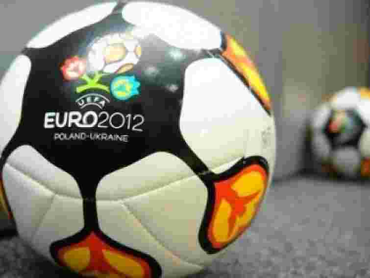 У Львові кандидатка у волонтери отримає м’яч зі символікою УЄФА