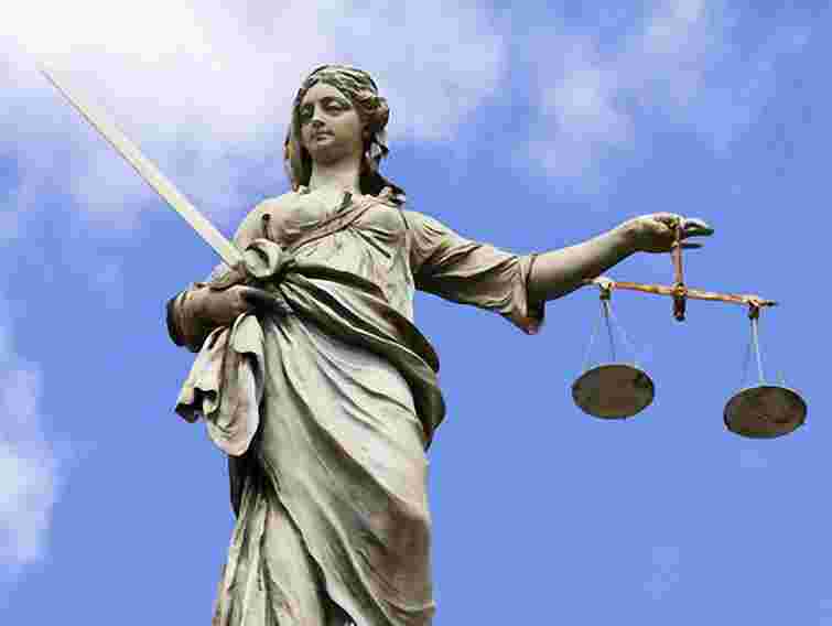 Єврокомісар розкритикував судову систему України