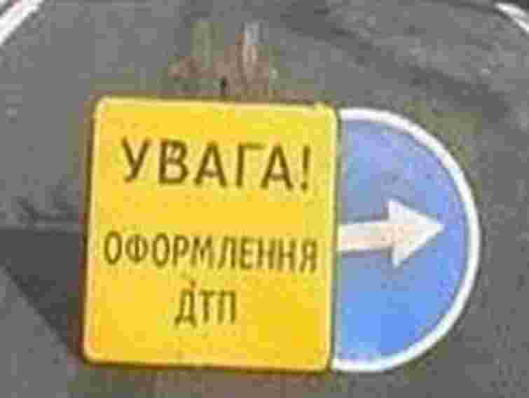 На Львівщині авто впало з 30-метрової висоти: пасажир загинув