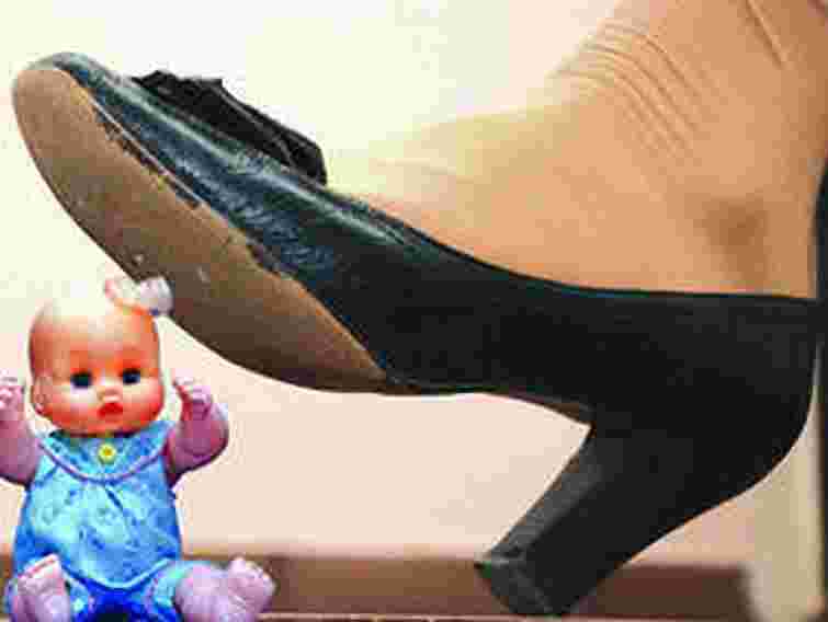 На Львівщині студентка вбила і викинула новонародженого сина