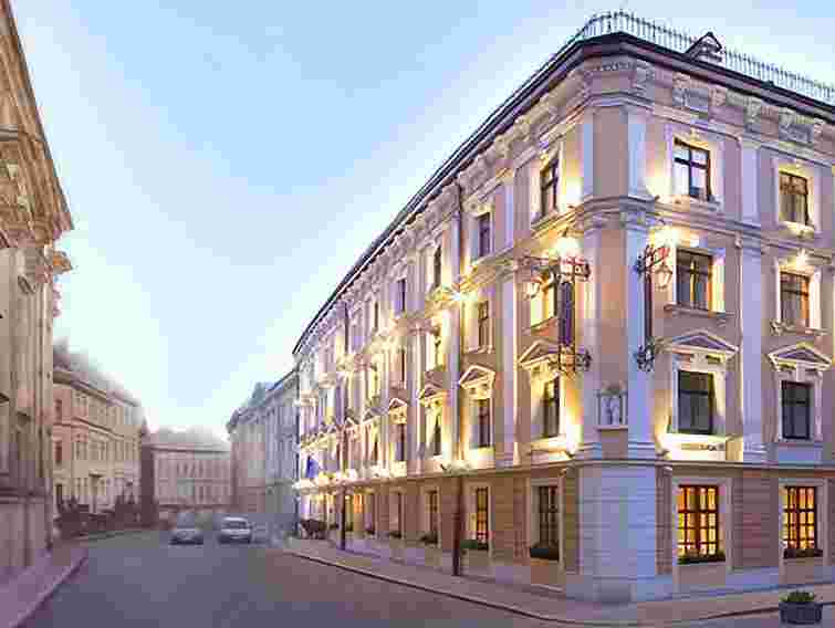 Депутати Львова скаржаться на проїзд біля готелю «Леополіс»