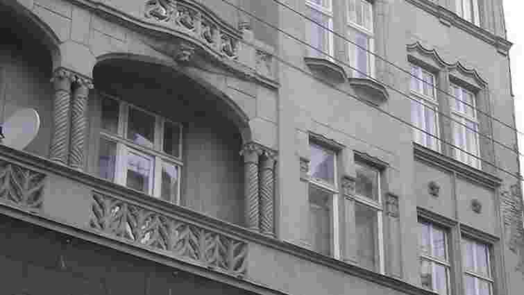 Пластикові вікна у Львові замінюватимуть на дерев’яні примусово