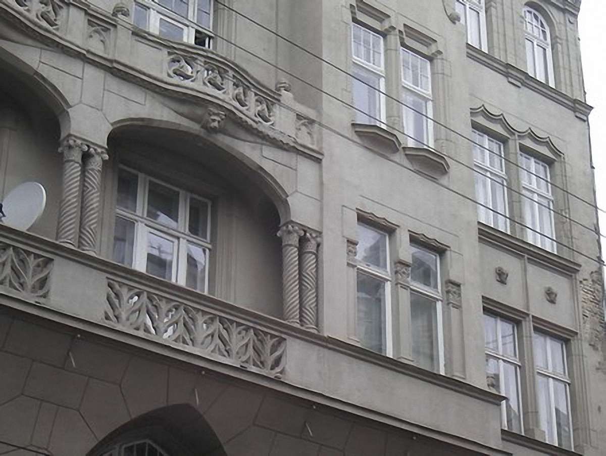 Пластикові вікна у Львові замінюватимуть на дерев’яні примусово