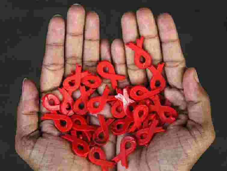 ВІЛ-позитивним дітям платитимуть більшу допомогу