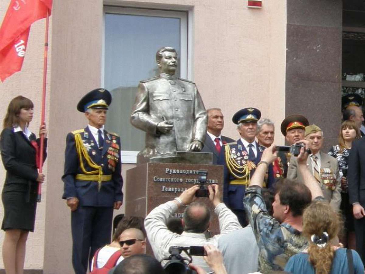 Новий пам’ятник Сталіну довго не простоїть, - «тризубівець»