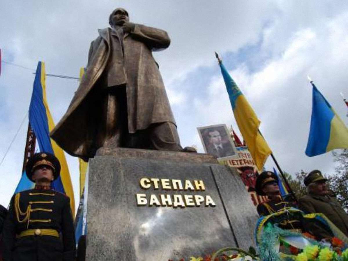 Білоруські націоналісти зберуться під пам’ятником Бандері у Львові 