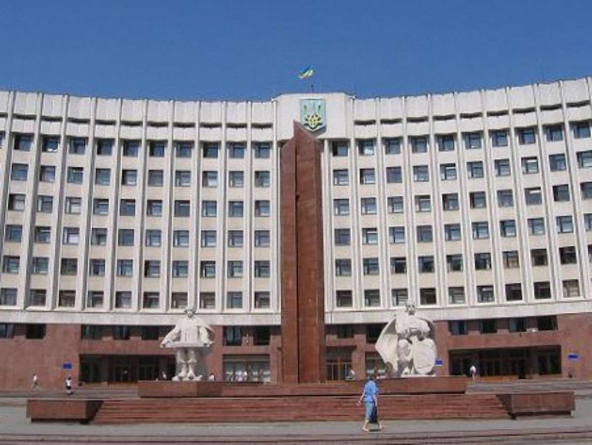 Депутати Прикарпаття вимагають позбавити пільг радянських номенклатурників