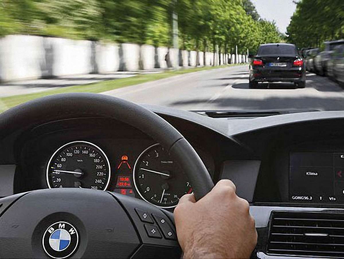 Лише третина українців водить авто, – опитування