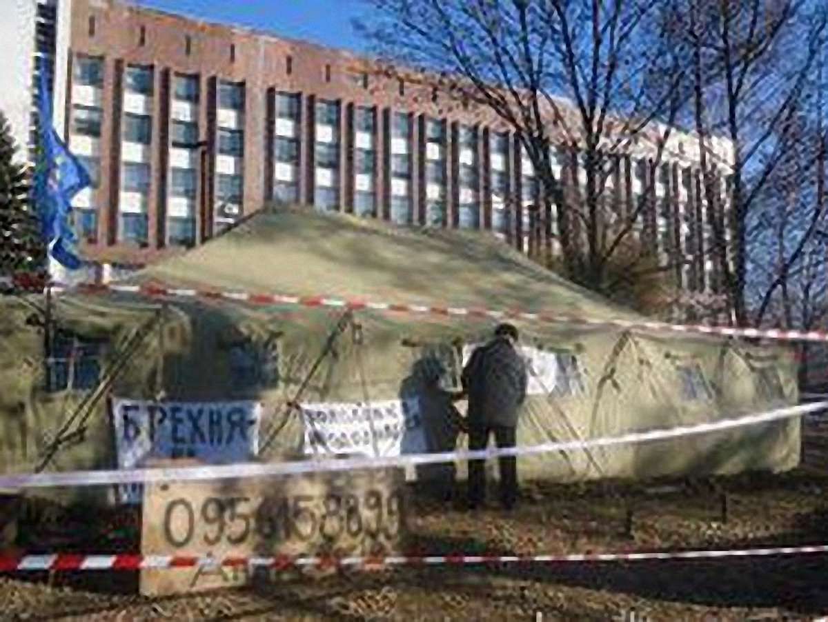 У Донецьку при розгоні наметового містечка затоптали інваліда