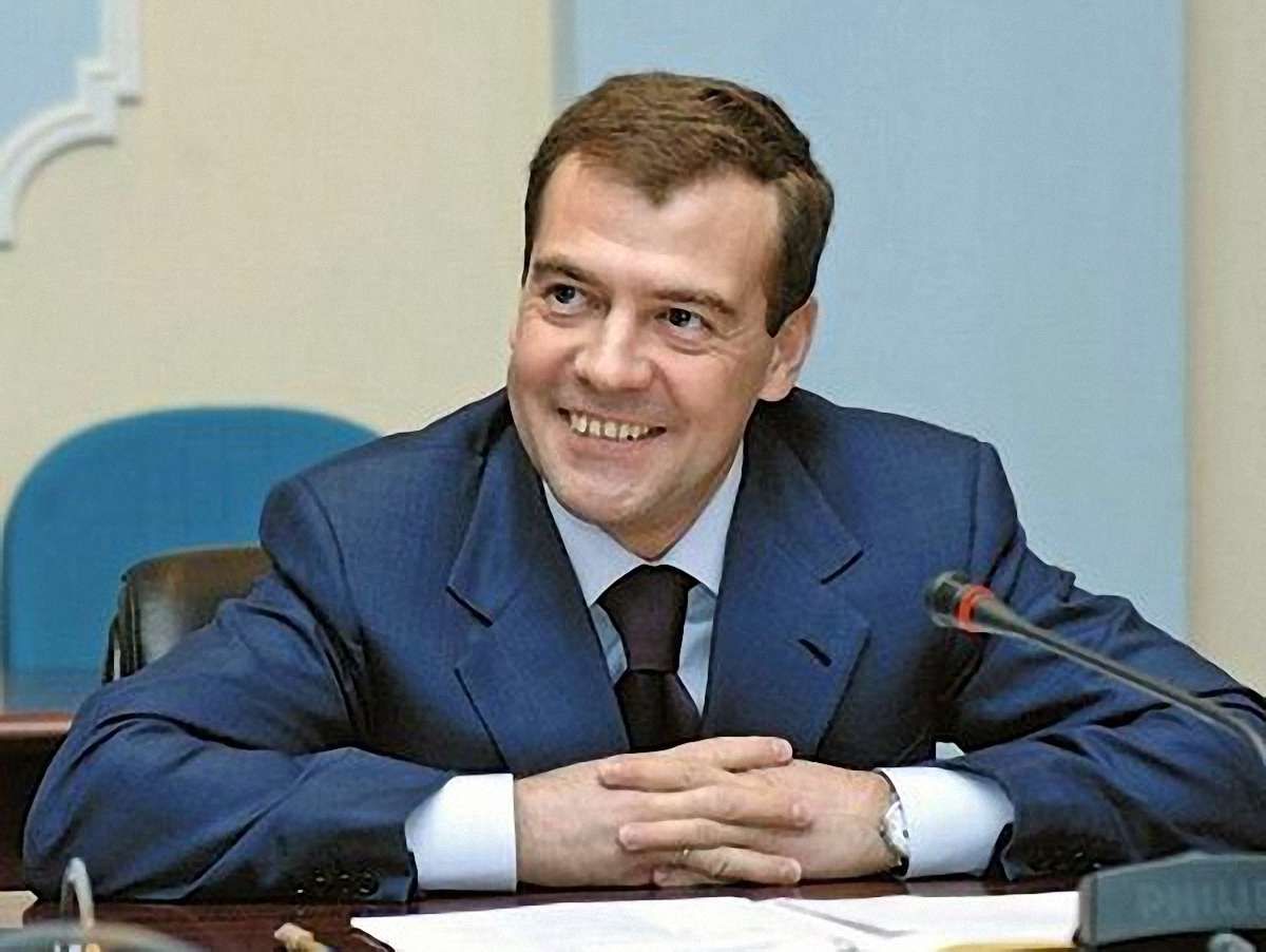 Медвєдєв порадив росіянкам слухати етномузику