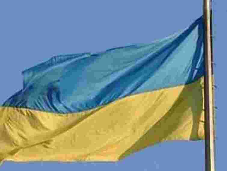 На Рівненщині в центрі міста вкрали синьо-жовтий прапор