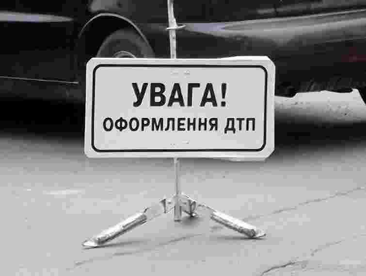 На Львівщині зіткнулися легковик і вантажівка