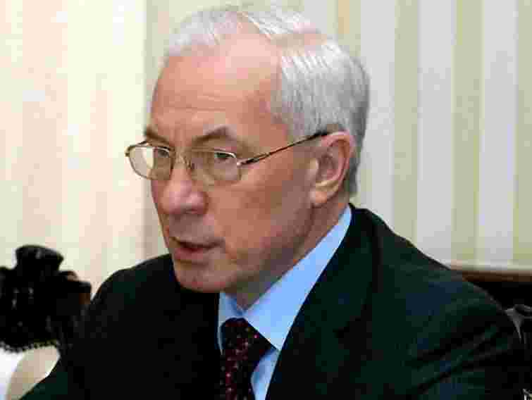 Азаров поклав провину на суди за протести чорнобильців