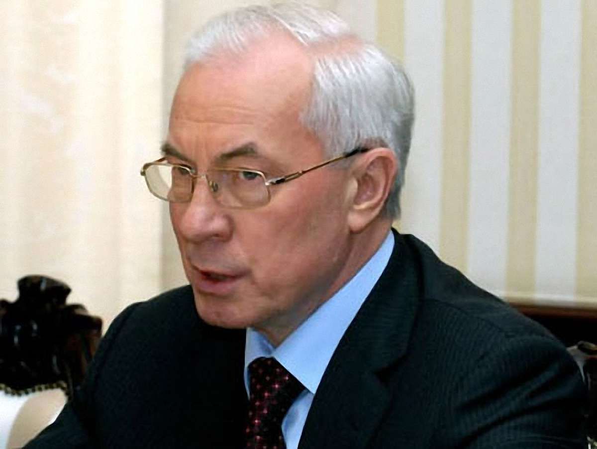 Азаров поклав провину на суди за протести чорнобильців