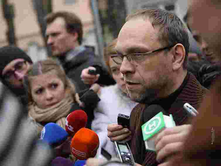 Власенко: Жива Тимошенко Януковичу не потрібна