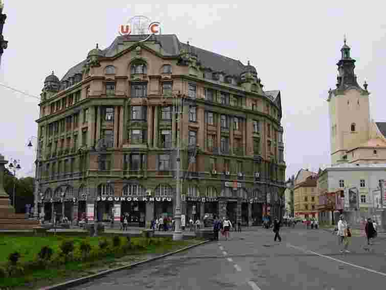 Підприємцю поставили вимогу повернути магазин книг на пл. Міцкевича у Львові