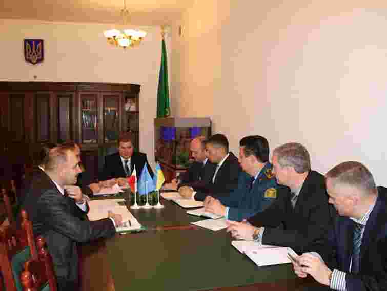 Польща пропонує додаткову смугу руху на кордоні для порожніх авт