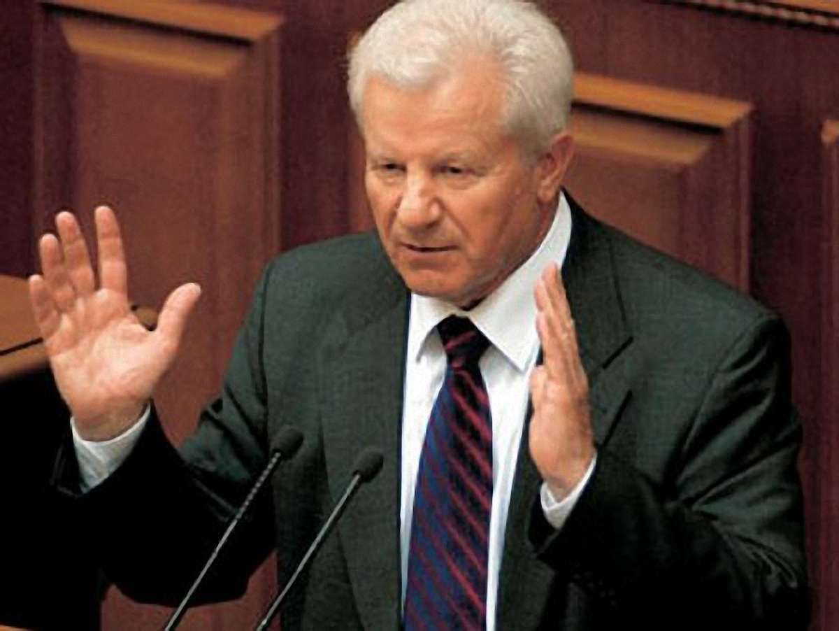 Мороз пропонує продовжити мораторій на продаж землі