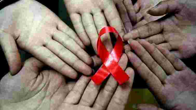 Третина українців готові допомагати ВІЛ-інфікованим