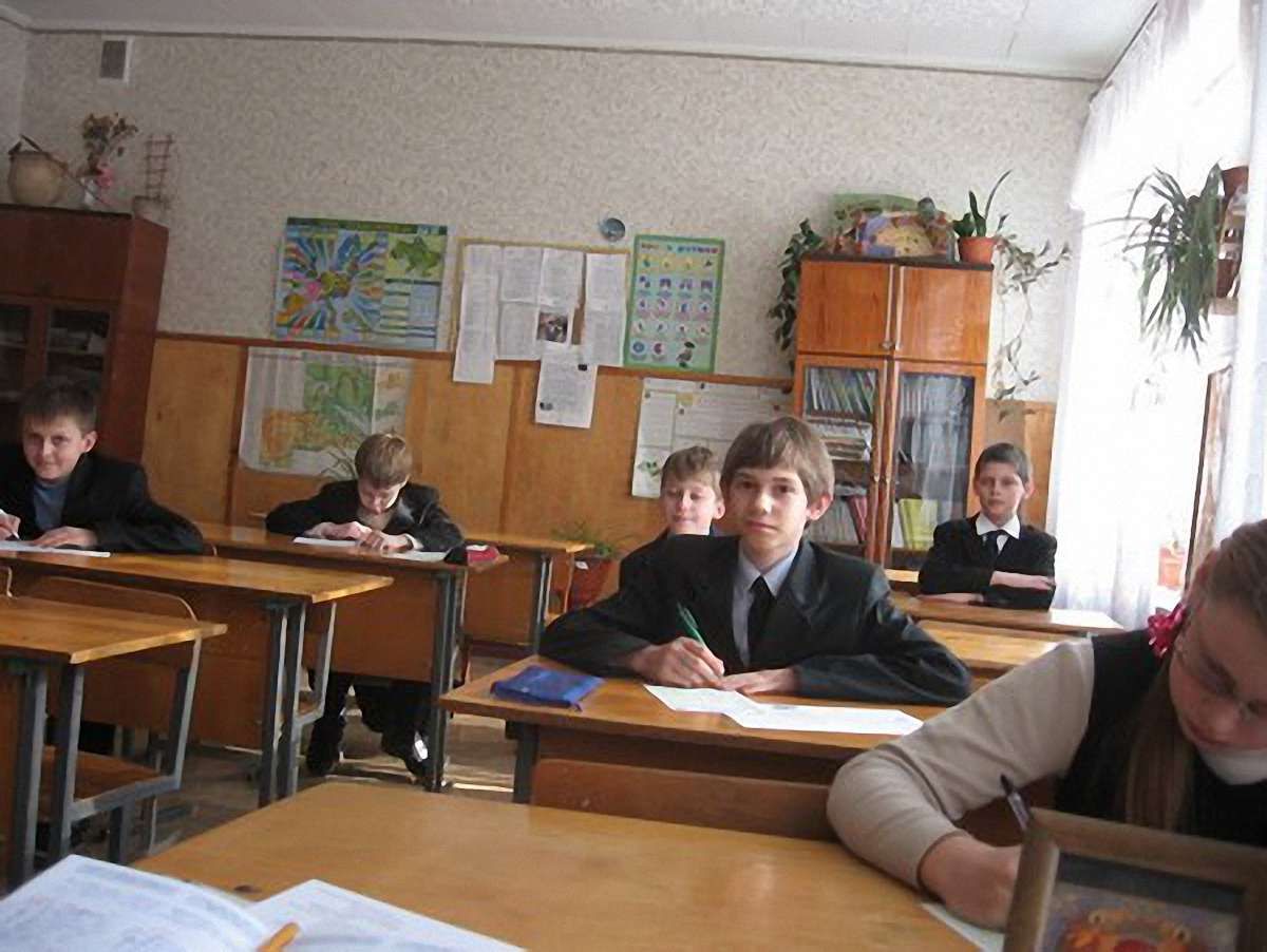 У Дніпропетровську учнів контролюватимуть через пластикові картки