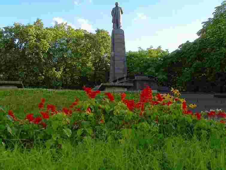Вчителів Львівщини повезуть на екскурсію до Канева та Києва
