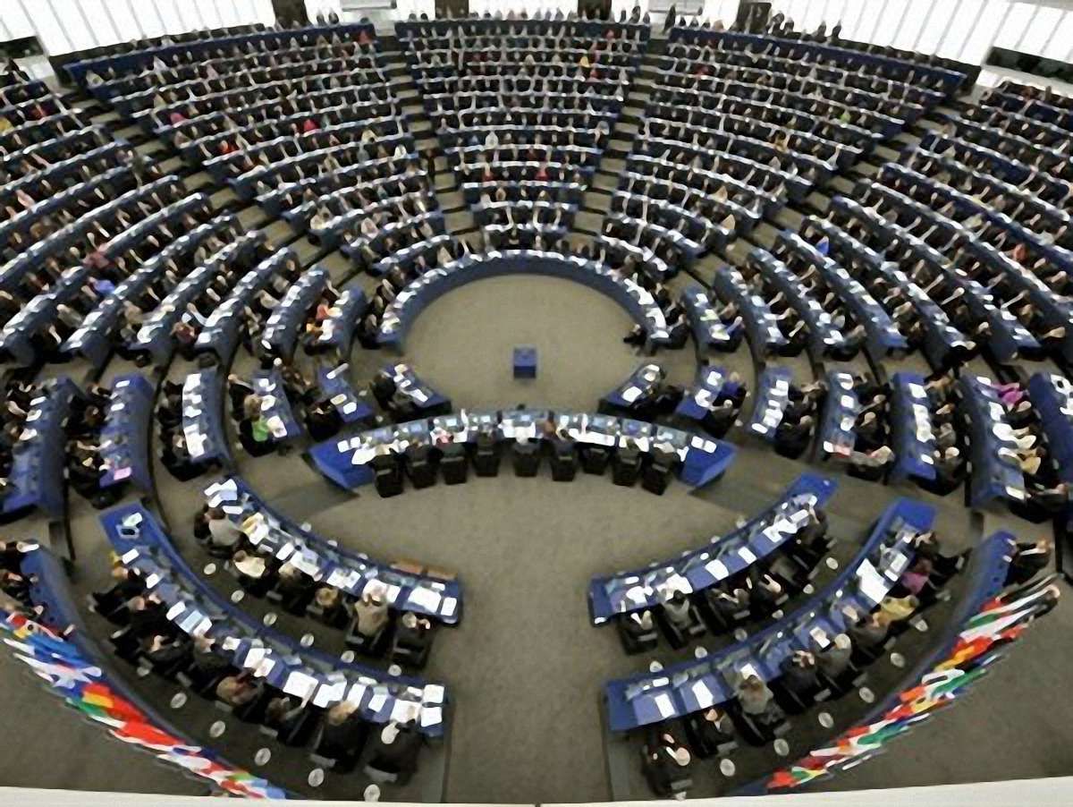 Європарламент визнав, що Росія тисне на Україну
