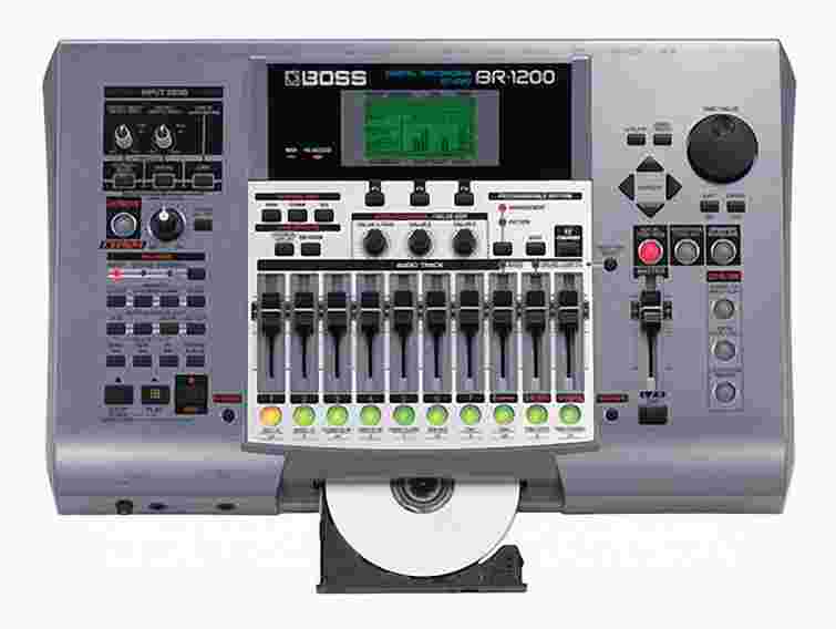 WikiLeaks: за українцями для влади шпигують дві компанії