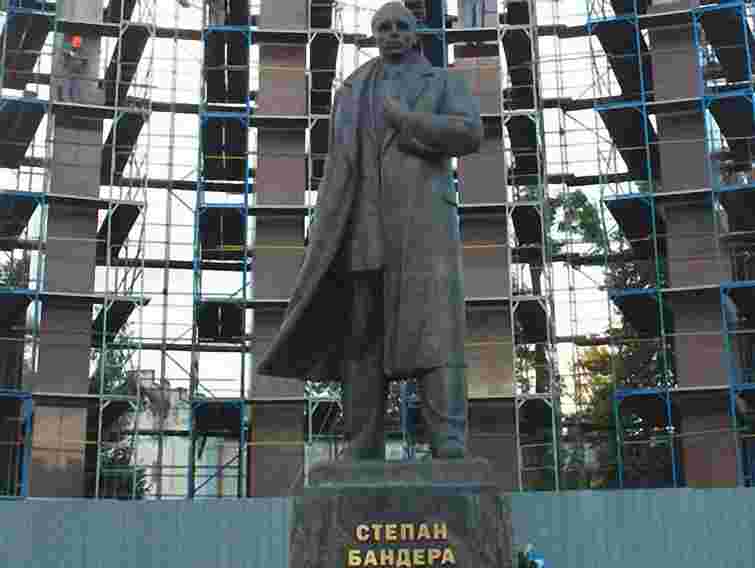 На пам'ятник Бандері у Львові з бюджету дадуть ще 200 тис. грн