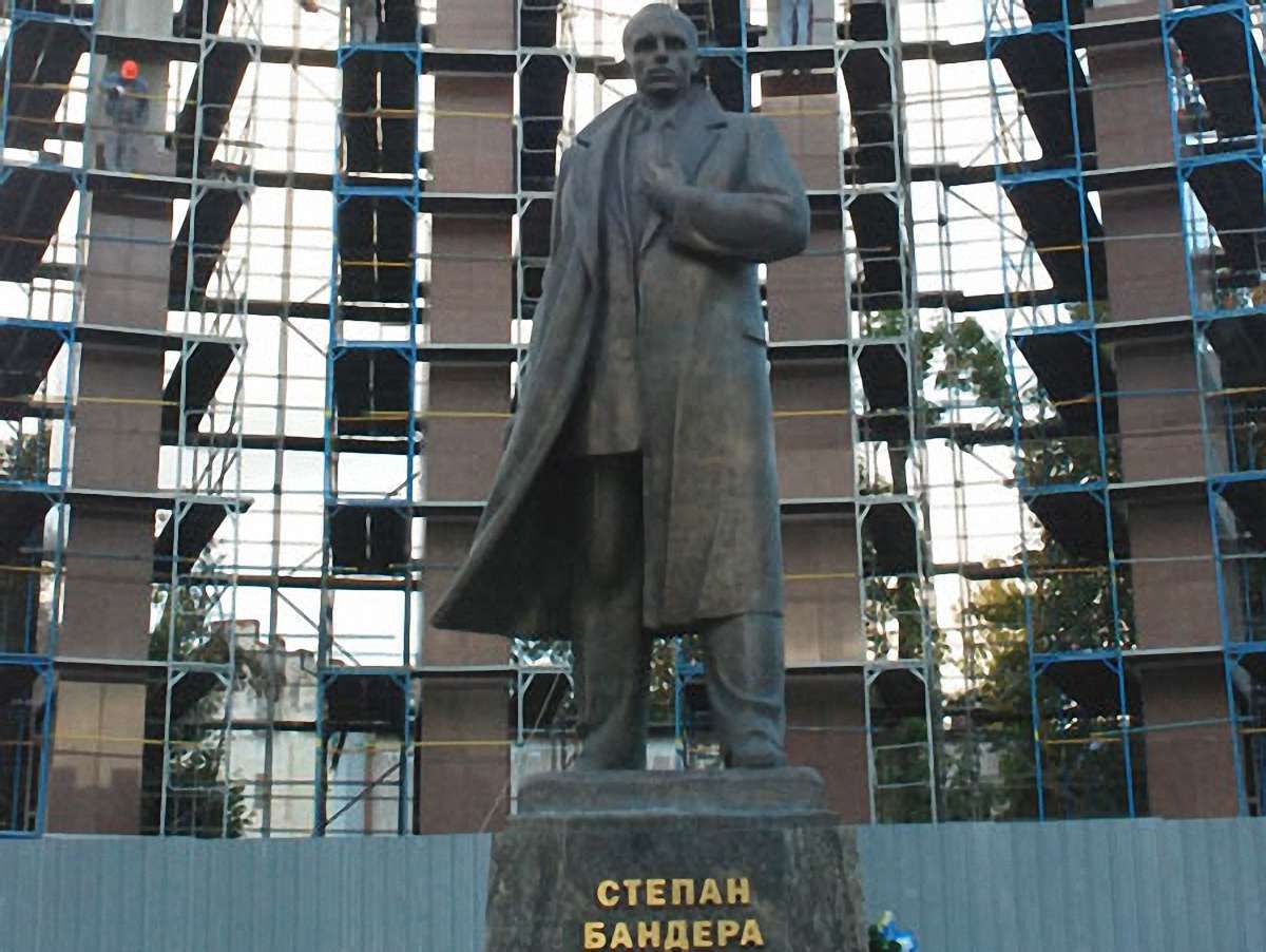 На пам'ятник Бандері у Львові з бюджету дадуть ще 200 тис. грн