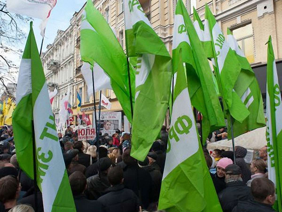 У Києві проти Януковича мітингує понад 10 тисяч осіб
