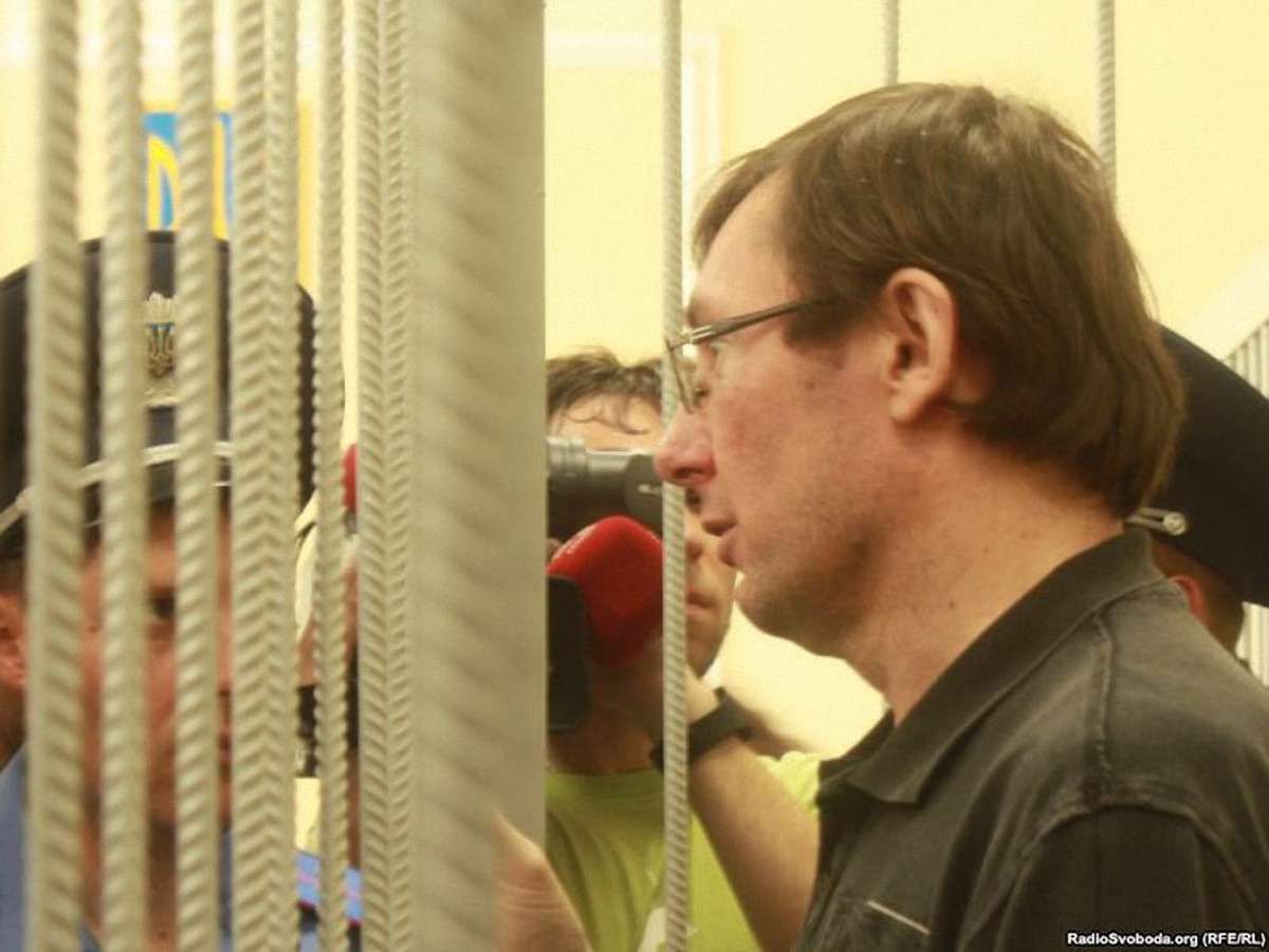 Суд над Луценком перенесли на 12 грудня через хворобу свідка