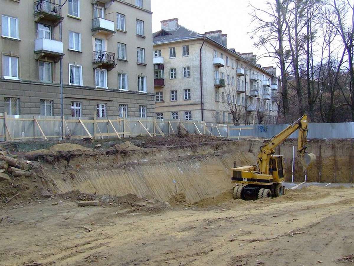 У Львові на вул. Остроградських незаконно будують 15-поверхівку?