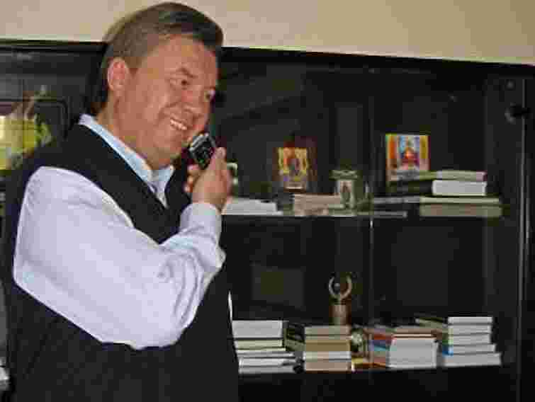 Янукович привітав Медведєва з успішними виборами