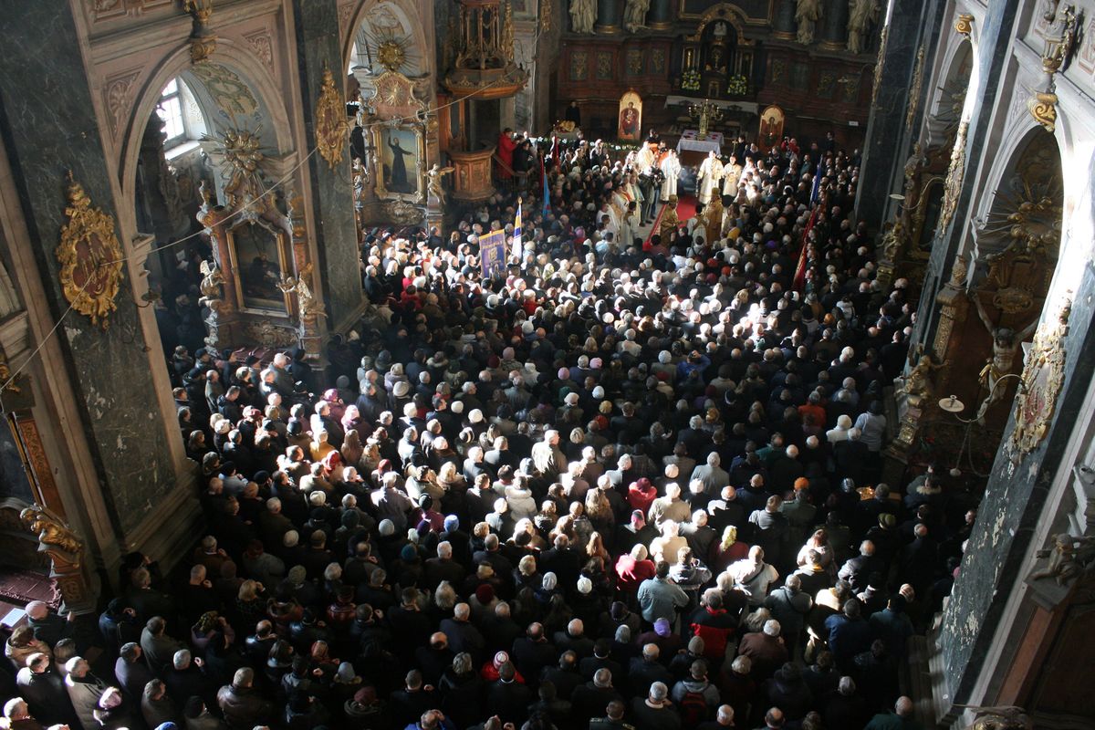 У Львові пройшло перше богослужіння в костелі Єзуїтів