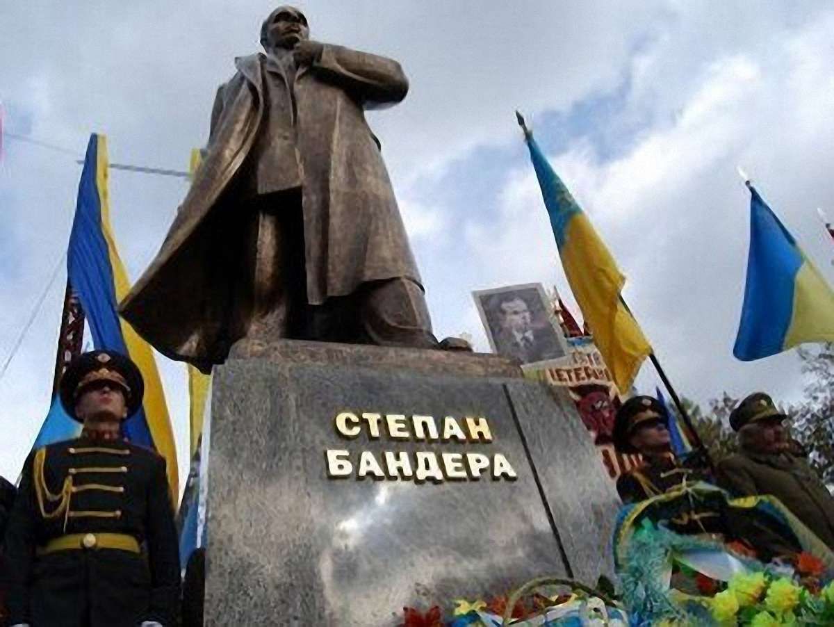 Львівська облрада дала 800 тис. грн на пам’ятник Бандері