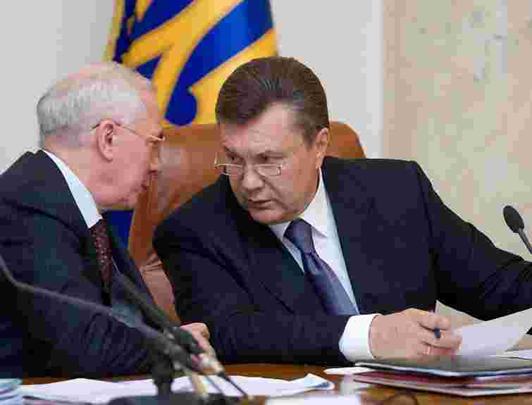 Янукович доручив Азарову сісти за стіл переговорів з «чорнобильцями»