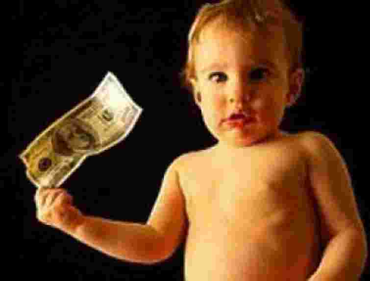 Азаров придумав, як стягнути аліменти з несумлінних батьків