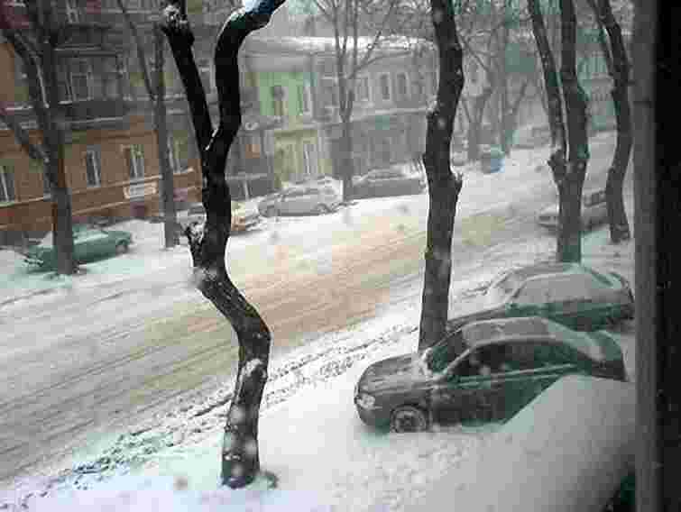 МНС Львівщини закликає водіїв утриматися від поїздок у снігопади