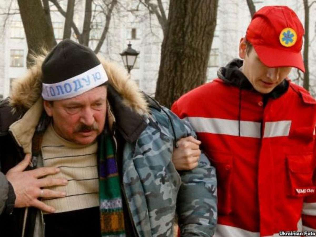 12 чорнобильців під Кабміном оголосили сухе голодування
