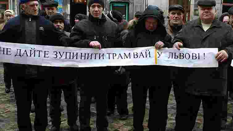 Працівники трамвайного депо №1 пікетують Львівську міськраду