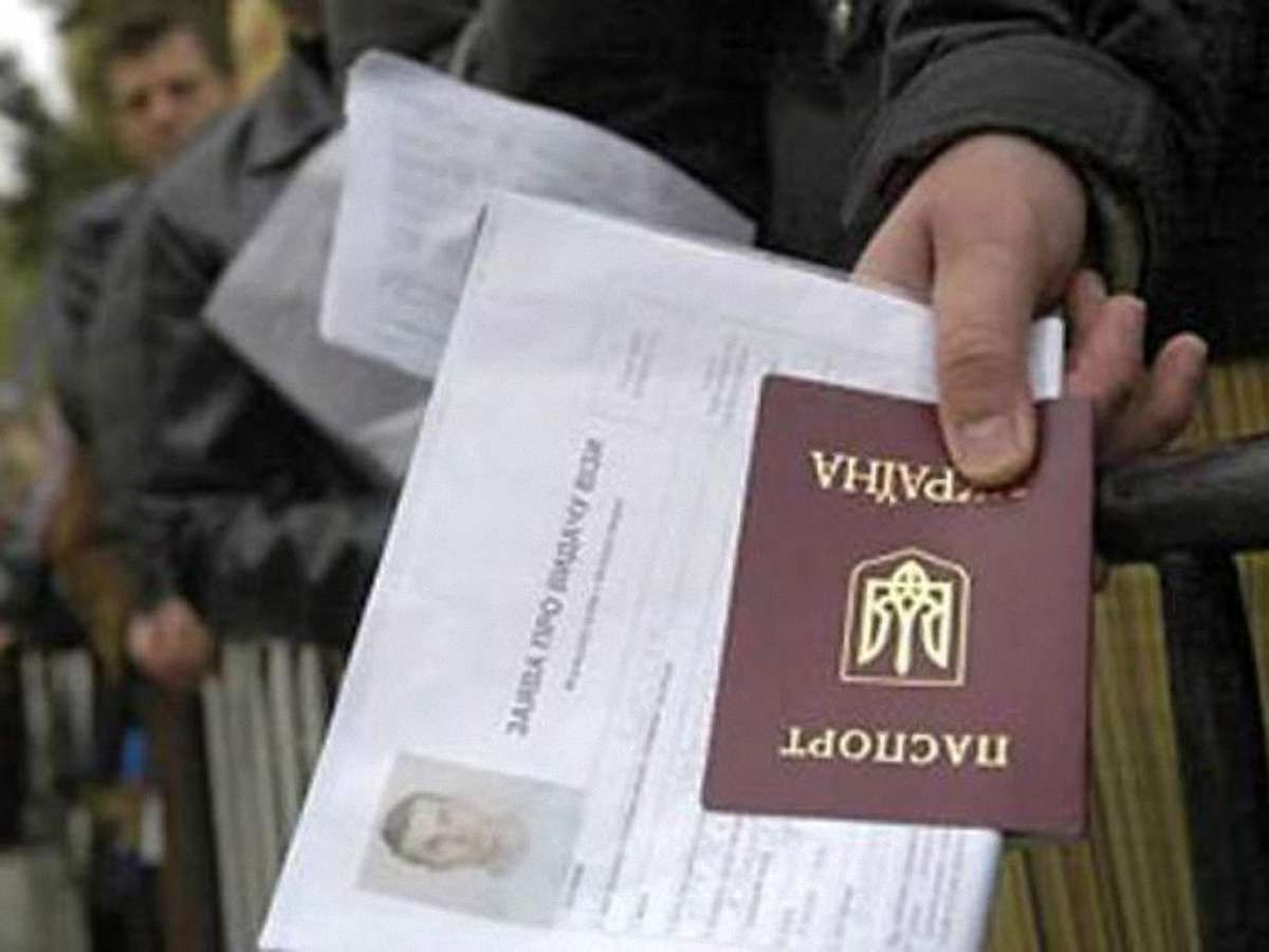МЗС обіцяє журналістам спрощений візовий режим
